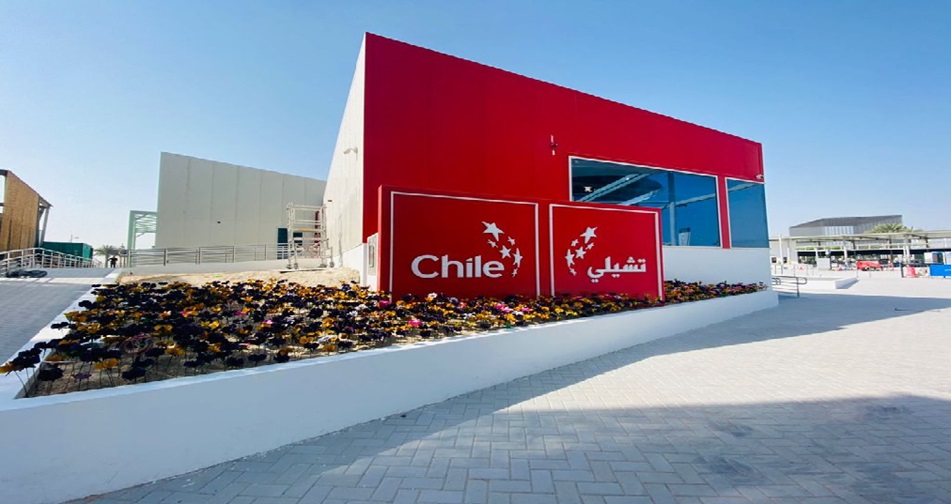 Banco de Chile representará el desierto florido de Atacama en la Expo Dubái, con más de 8 mil flores creadas por artesanos nacionales