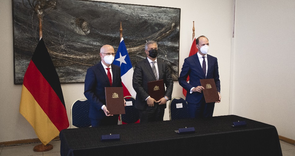 Chile firma acuerdo con el puerto más grande de Alemania para exportar hidrógeno verde