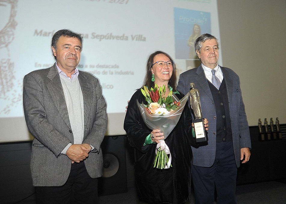 Directora Nacional de ProChile es reconocida con Premio Guacolda de Asoex