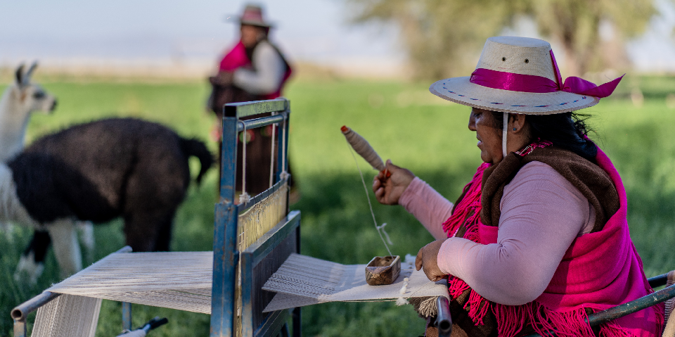 Programa de Internacionalización de Pueblos Originarios beneficia a destacadas artesanas de Tarapacá