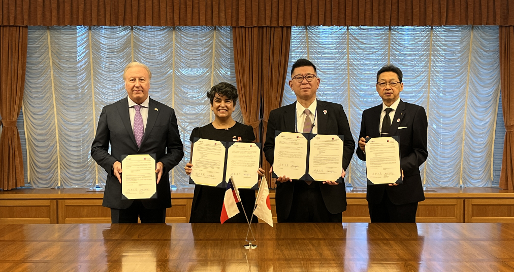Osaka City and ProChile signs MoU